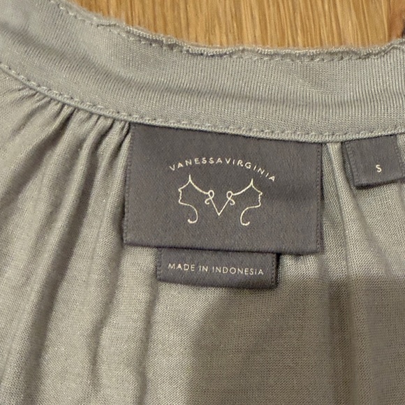 Anthropologie Gray Lacy Three Quarter Sleeve V-Neck Women's Top size s - Picture 2 of 9